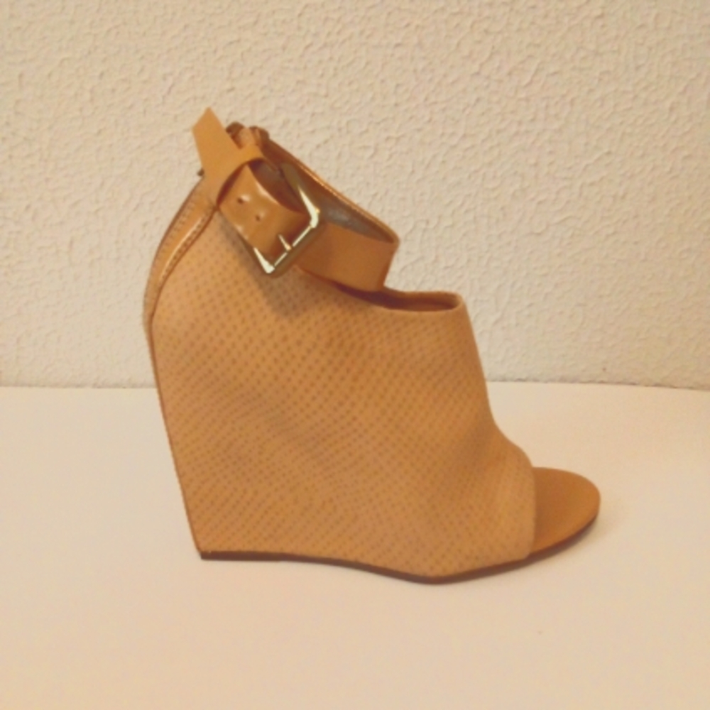 Carlos by Carlos Santana Tan Leather Ankle Zip 4 1/2" Wedge Heels sz 8.5 M